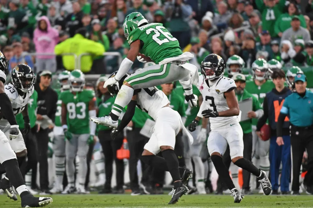 USATSI 24668172 - Sports photo with player jumping.