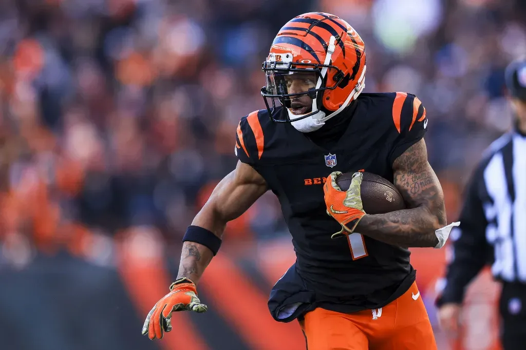 Dec 22, 2024; Cincinnati, Ohio, USA; Cincinnati Bengals wide receiver Ja'Marr Chase (1) runs with the ball against the Cleveland Browns in the second half at Paycor Stadium. Mandatory Credit: Katie Stratman-Imagn Images