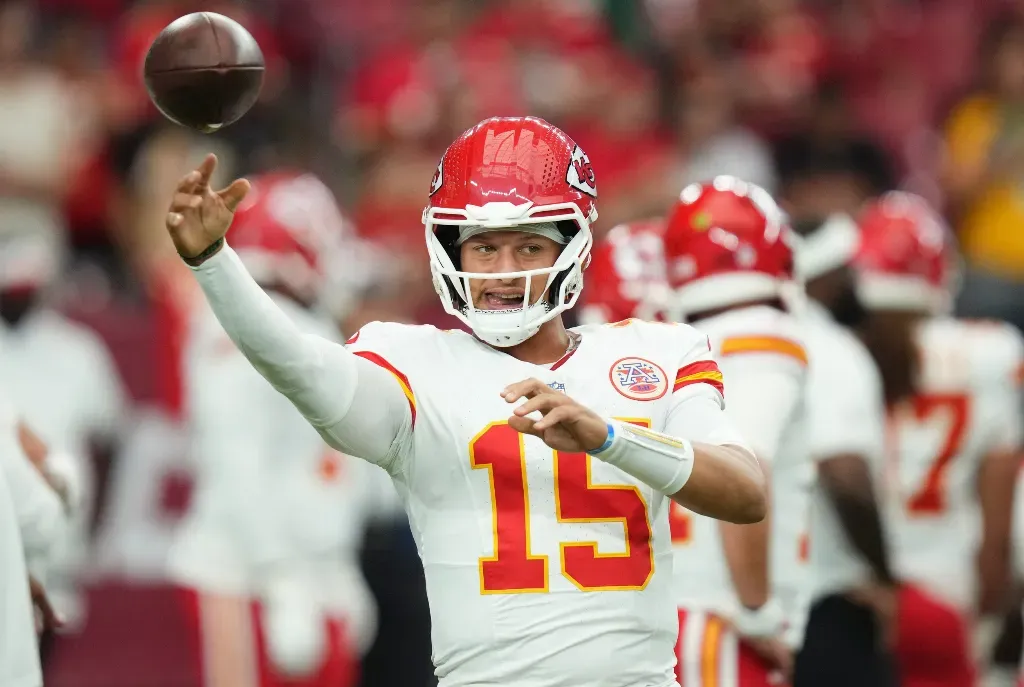 Kansas City Chiefs quarterback Patrick Mahomes (15) warms up before their preseason game against the Arizona Cardinals at State Farm Stadium on Aug. 9, 2025.
© Joe Rondone/The Republic / USA TODAY NETWORK via Imagn Images