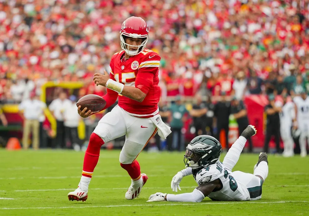 USATSI 27093163 - Sports Photo with football action.