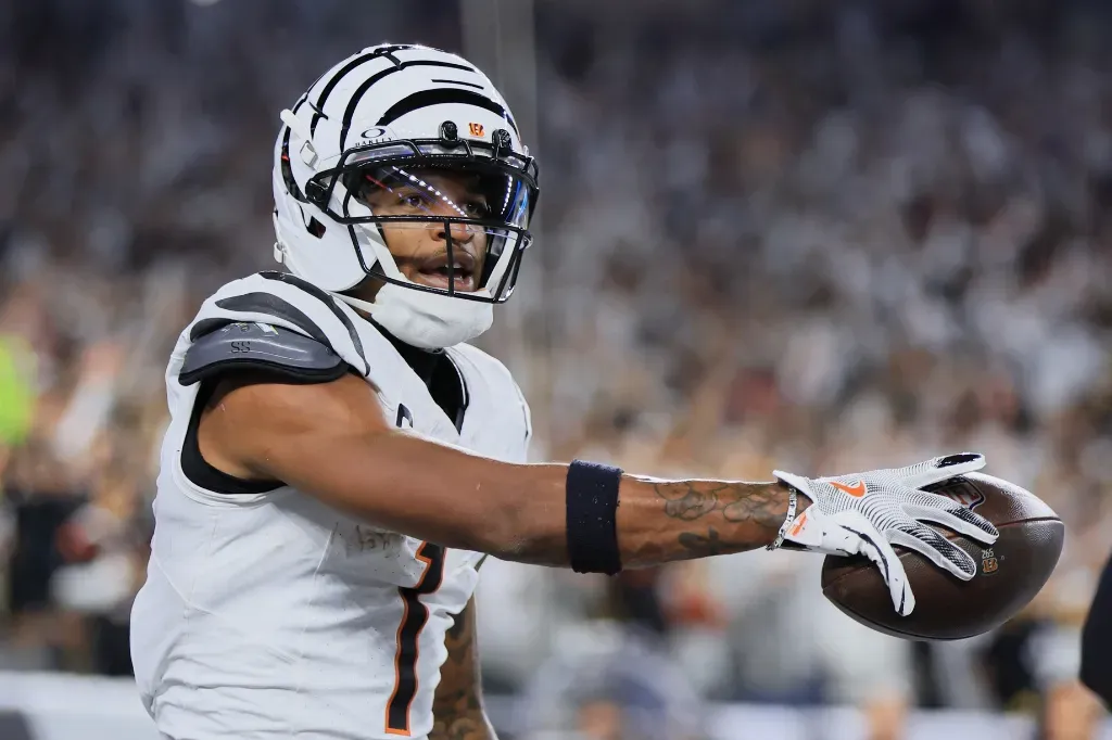 USATSI 27340656 - Portrait with football action.