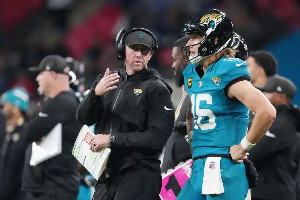 USATSI 27369052 - Photo with Jaguars players on field.
