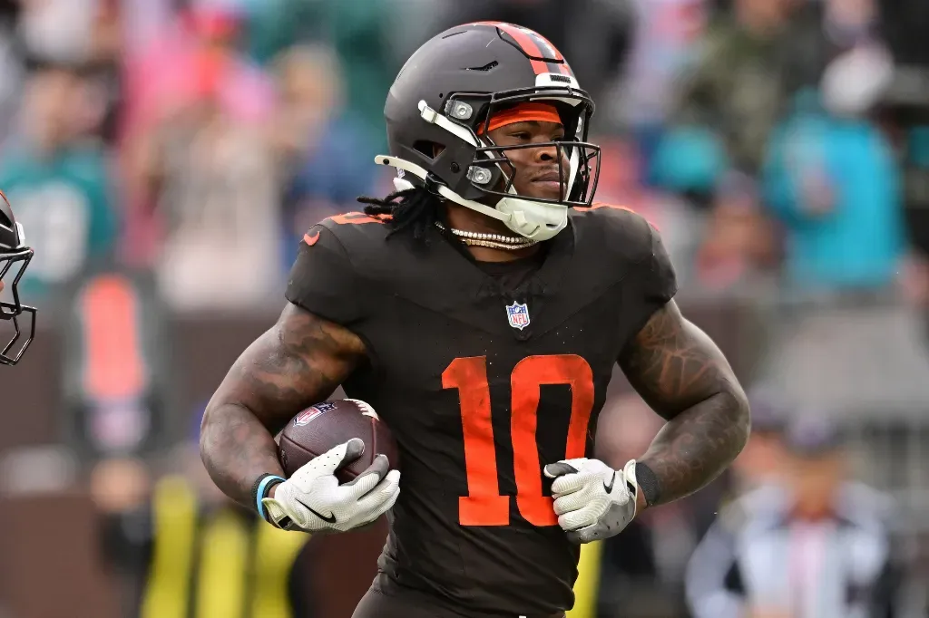 USATSI 27370741 - Portrait of NFL player running.