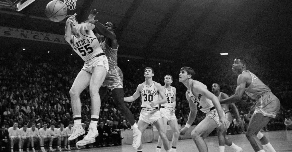 Kentucky - Basketball photo with players in action.