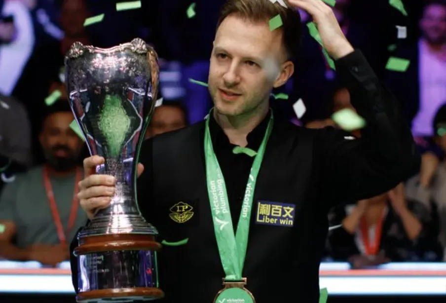 Snooker UK Champion - Portrait with trophy